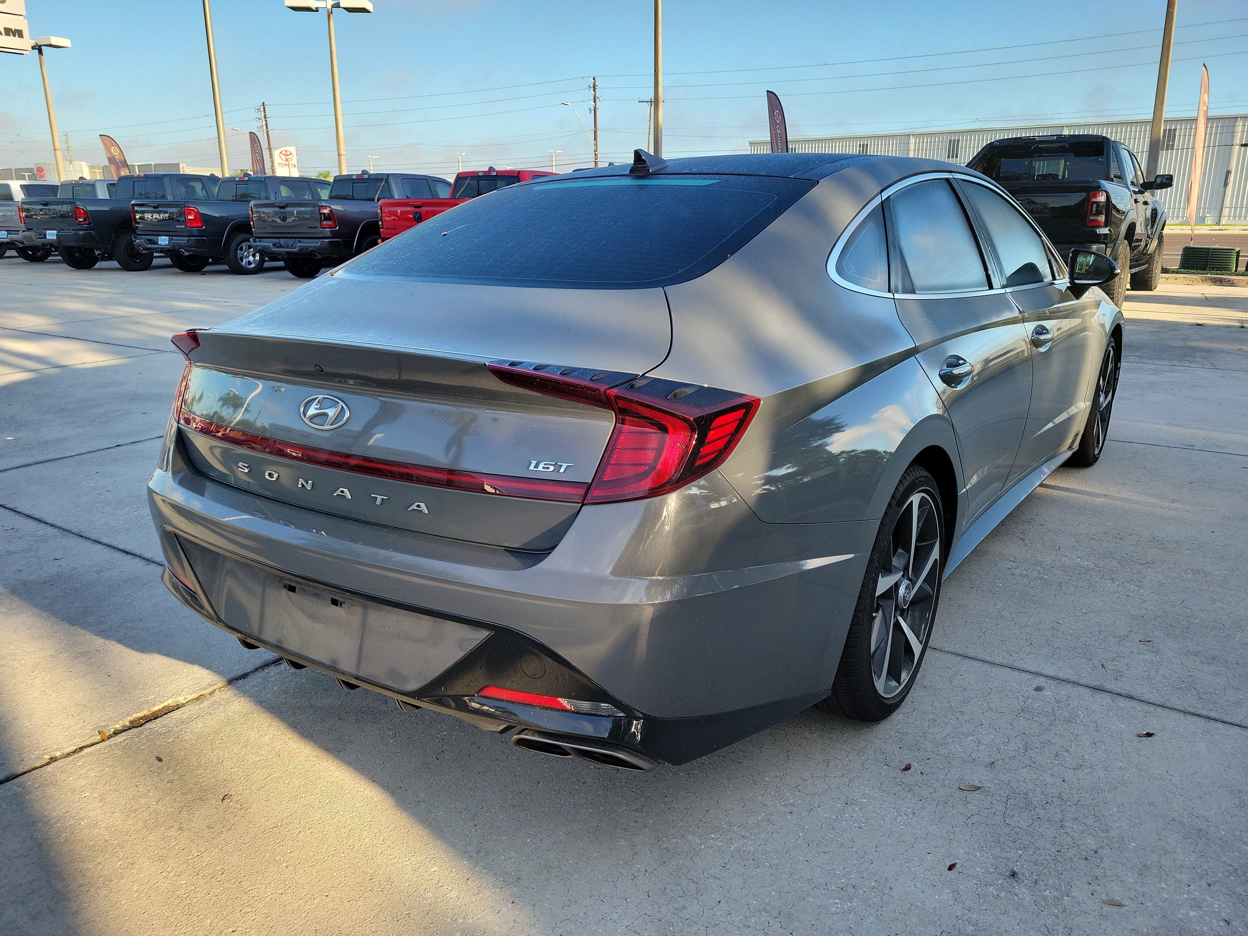 Used 2022 Hyundai Sonata SEL Plus w/ Cargo Package FWD image 3
