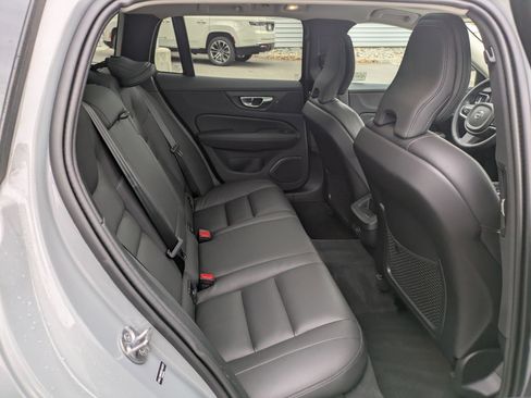 Certified 2025 Volvo V60 B5 Cross Country Plus image 32