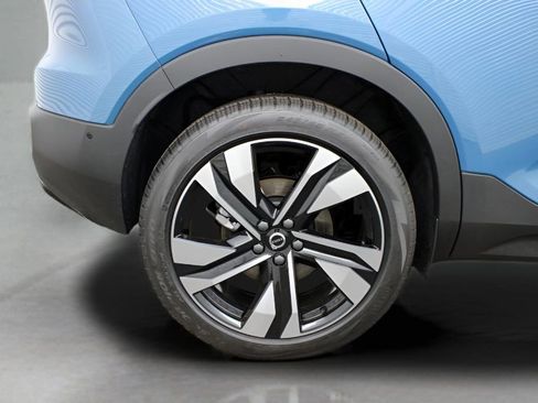 New 2025 Volvo XC40 B5 Ultra w/ Climate Package image 17