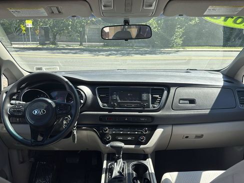 Used 2018 Kia Sedona L FWD image 10
