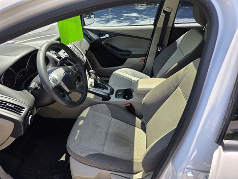 Used 2013 Ford Focus SE w/ SE Winter Pkg FWD image 11