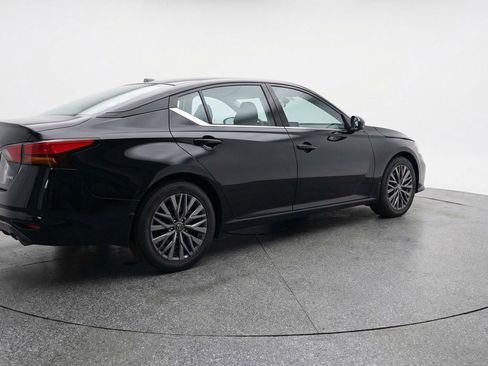 Used 2025 Nissan Altima 2.5 SV image 9