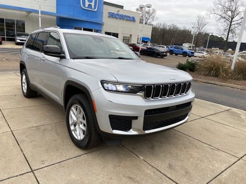 Used 2023 Jeep Grand Cherokee L Laredo image 2