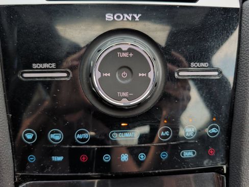 Used 2018 Ford Taurus Limited FWD image 16