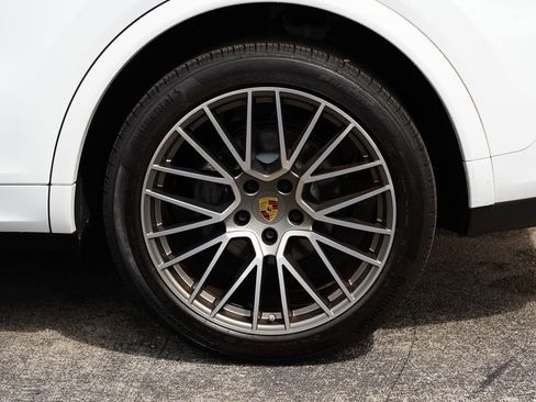 Used 2022 Porsche Cayenne S image 11