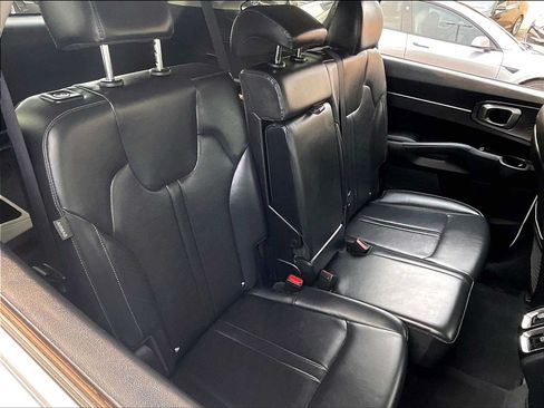 Used 2024 Kia Sorento S FWD image 28
