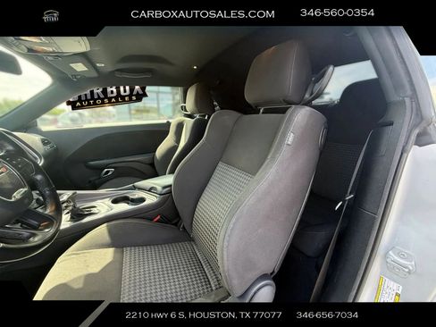 Used 2019 Dodge Challenger GT w/ Driver Convenience Group image 17