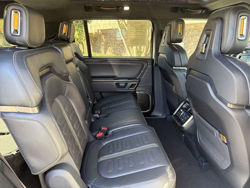 Used 2022 Rivian R1S Launch Edition image 36