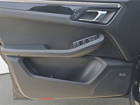 Used 2017 Porsche Macan Base image 30