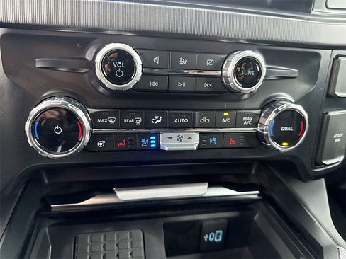 Certified 2024 Ford F350 Platinum w/ Tremor Off-Road Package image 34