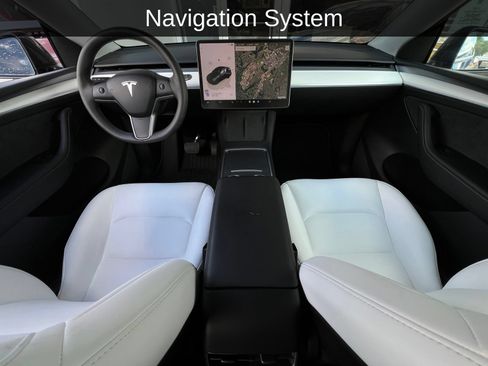 Used 2024 Tesla Model Y Long Range AWD/4WD image 2