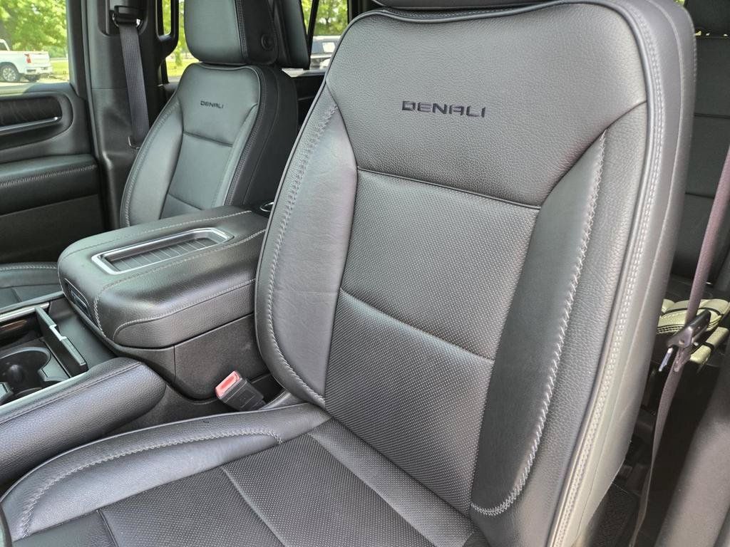 Used 2021 GMC Yukon Denali w/ Denali Ultimate Package AWD/4WD image 17