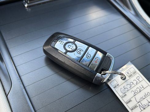 Used 2024 Lincoln Nautilus Reserve image 27