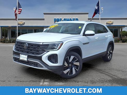 Used 2025 Volkswagen Atlas Cross Sport SE image 1