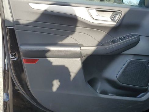 Used 2021 Ford Escape SE w/ SE Sport Appearance Package image 23