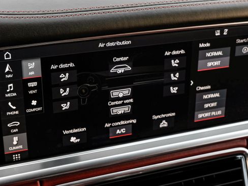 Used 2018 Porsche Panamera image 29