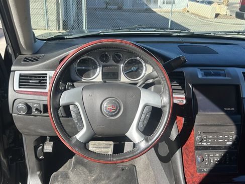 Used 2014 Cadillac Escalade Luxury image 14