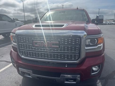Used 2018 GMC Sierra 2500 Denali w/ Duramax Plus Package AWD/4WD image 2