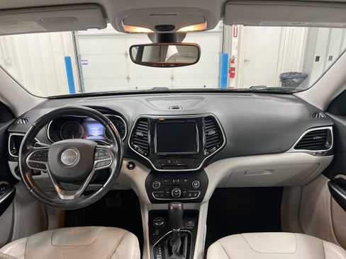 Used 2019 Jeep Cherokee Limited AWD/4WD image 10