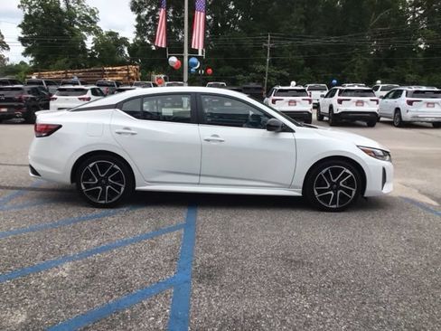 Used 2025 Nissan Sentra SR FWD image 5