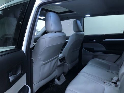 Certified 2017 Toyota Highlander XLE image 19