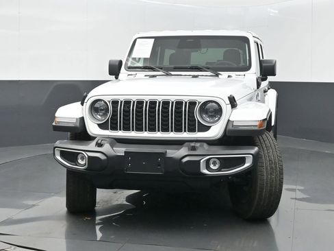 Used 2025 Jeep Wrangler Unlimited Sahara image 3