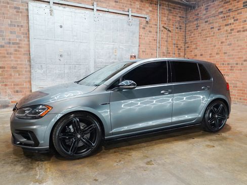Used 2018 Volkswagen Golf R 4-Door AWD/4WD image 8