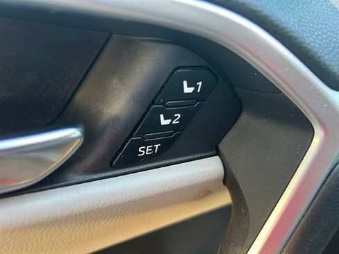Used 2021 Toyota RAV4 XLE Premium AWD/4WD image 19