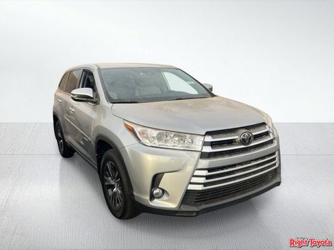 Certified 2018 Toyota Highlander Plus w/ Carpet Mat Package (TMS) AWD/4WD image 5