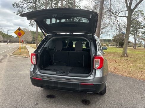 Used 2022 Ford Explorer XLT image 18