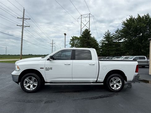 Used 2019 RAM 1500 Classic SLT w/ SLT Plus D←cor Group AWD/4WD image 3