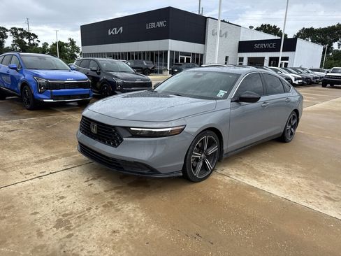 Used 2024 Honda Accord Sport image 3