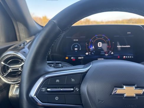 Used 2025 Chevrolet Equinox LT image 13