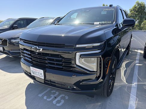 Used 2026 Chevrolet Suburban RST AWD/4WD image 2