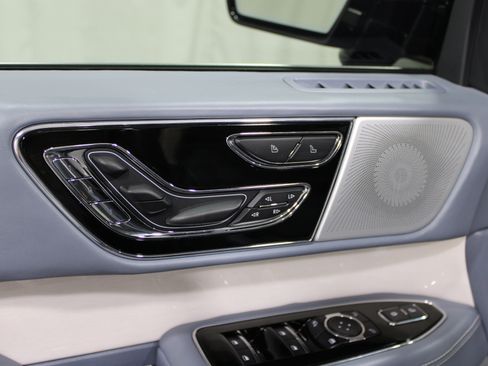 Used 2023 Lincoln Navigator L Black Label AWD/4WD image 5