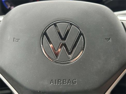 Certified 2022 Volkswagen Atlas Cross Sport SE image 22