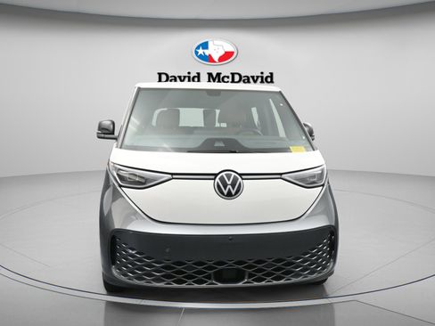 Used 2025 Volkswagen ID. Buzz Pro S Plus RWD image 2