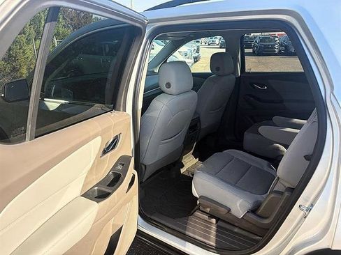 Used 2021 Chevrolet Traverse LT image 48