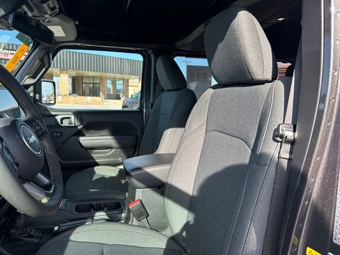 Used 2024 Jeep Wrangler Sport S image 16