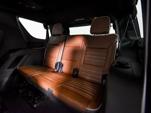 Used 2023 GMC Yukon Denali Ultimate image 10