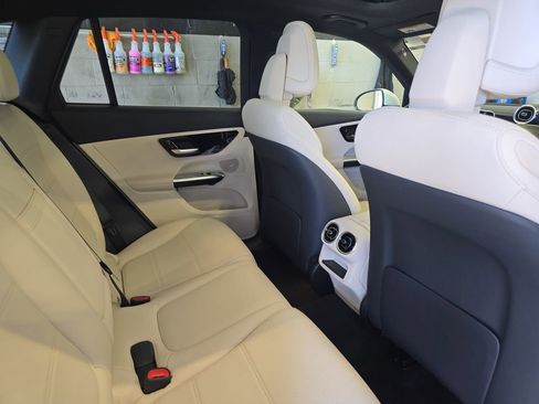 Used 2024 Mercedes-Benz GLC 300 4MATIC image 12