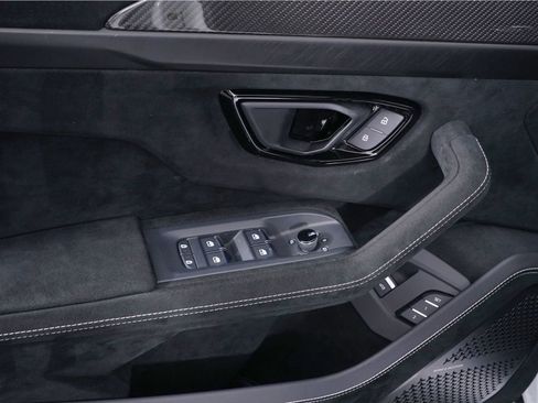 Used 2023 Lamborghini Urus Performante AWD/4WD image 34