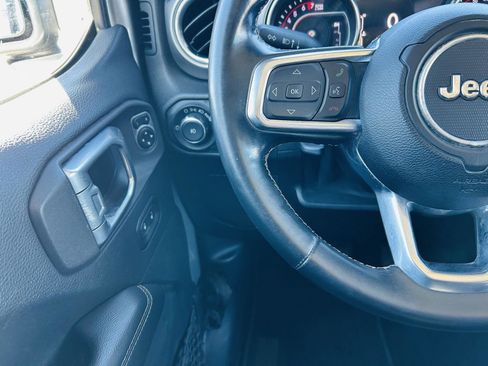 Used 2019 Jeep Wrangler Unlimited Sahara image 11