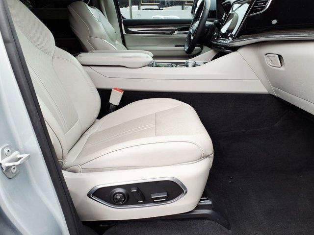 Used 2022 Jeep Wagoneer Series II AWD/4WD image 10