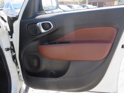 Used 2014 FIAT 500L Trekking w/ Popular Equipment Group FWD image 10