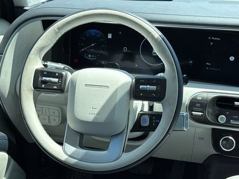 Used 2026 Hyundai Palisade Calligraphy FWD image 9