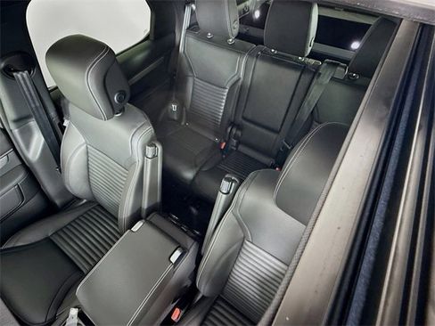 New 2026 Land Rover Discovery Dynamic SE image 14