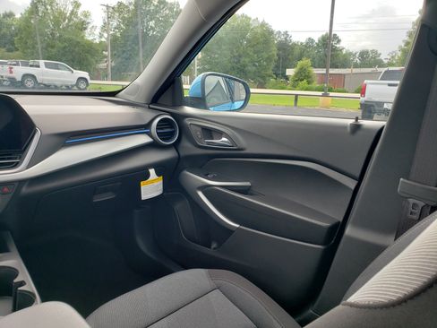 New 2026 Chevrolet Trax LS w/ LS Convenience Package FWD image 33