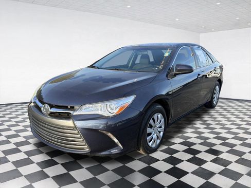 Used 2015 Toyota Camry LE FWD image 2