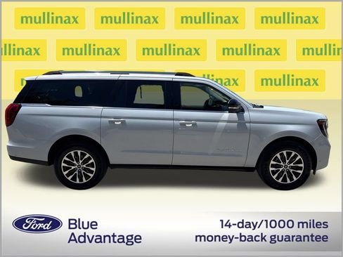 Used 2025 Ford Expedition Max Platinum AWD/4WD image 2